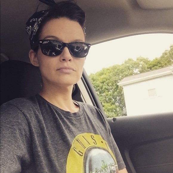 Meet your Posher, Courtney - Picture 2 of 2