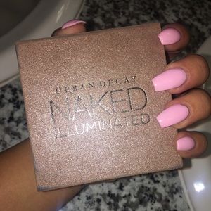 Urban Decay NAKED Illuminated in Aura