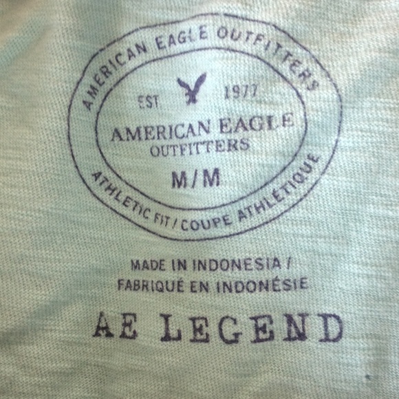 2 men's V-neck T-shirts - Picture 2 of 3