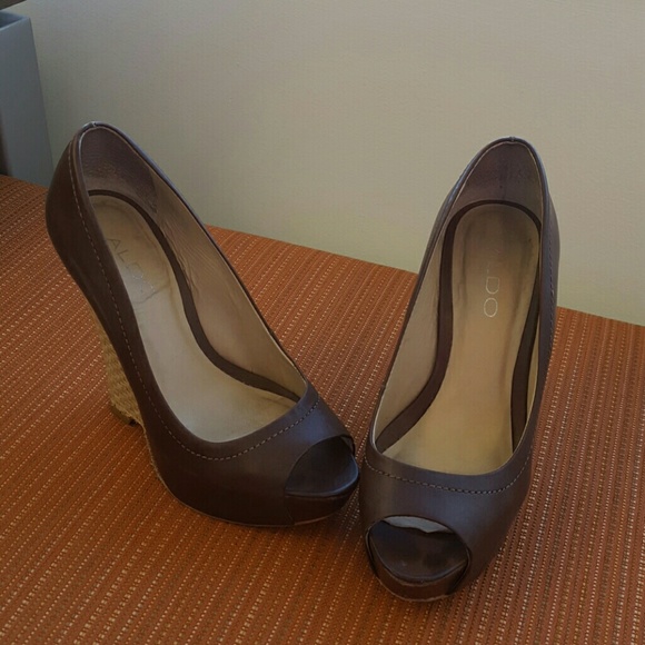 Aldo size 36 (6) wedge
