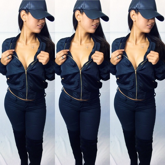 Sale💁🏽Must Go!Black Bomber Jacket - Picture 3 of 4