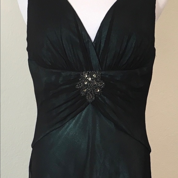 Elegant dark green dress - Picture 1 of 4