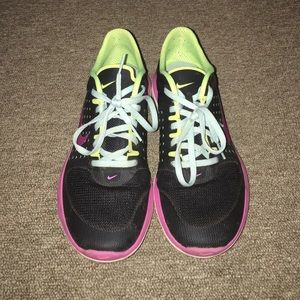 Lightly worn Nike tennis shoes