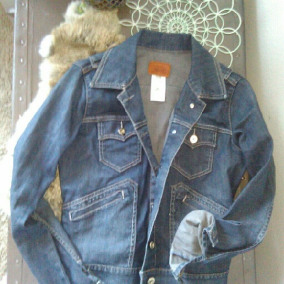 SOLD Levis Small Denim Jacket Never Worn - Picture 2 of 4