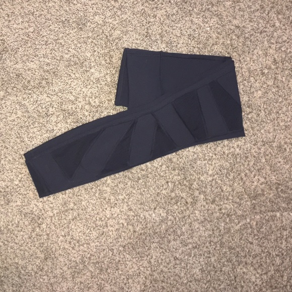 SOLD: Lululemon tech mesh tights - Picture 2 of 4