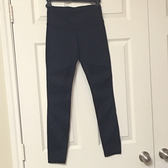 SOLD: Lululemon tech mesh tights - Picture 3 of 4