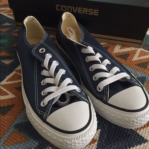 Navy blue converse
