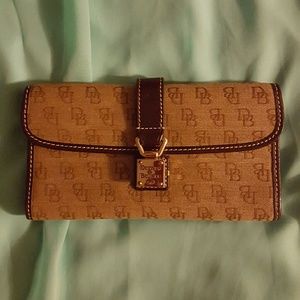 Dooney and bourke wallet