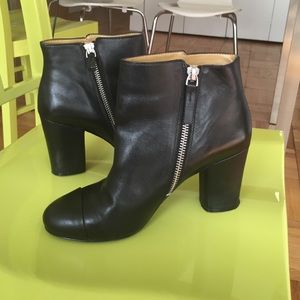 Nine West cap toe booties size 6M