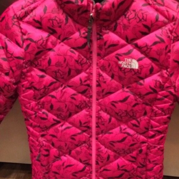 Girls size 14/16 north face puffy jacket