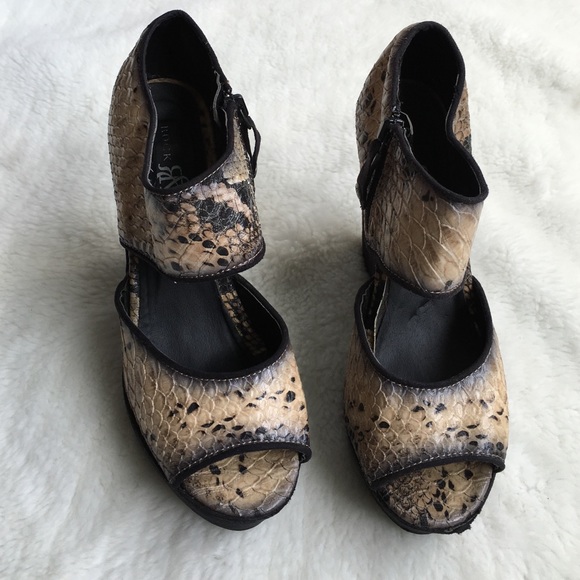 Rock & Republic Shoes - Rock & Republic Snake Skin Platform Sandals 7 1/2