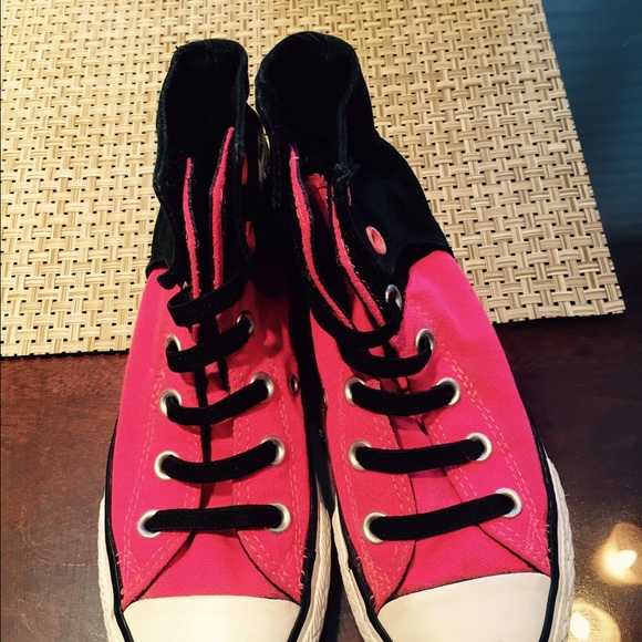 Girls size 1 Converse sneakers