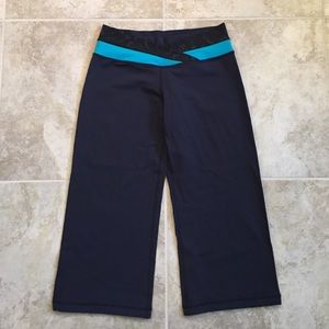 NWOT Lululemon navy wide leg Capri pants size 8