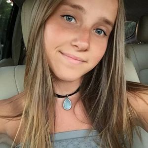 Meet your Posher, Claudia