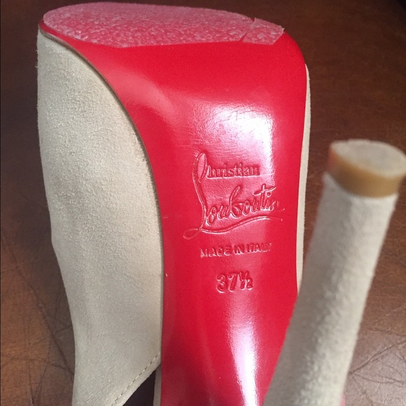 ❌❌SOLD! SOLD!❌❌Christian Louboutin Rolande Boucle - Picture 4 of 4