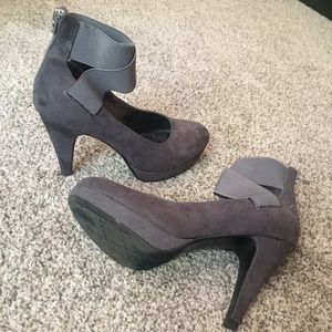 Madeline Adora in gray, size 10 GUC