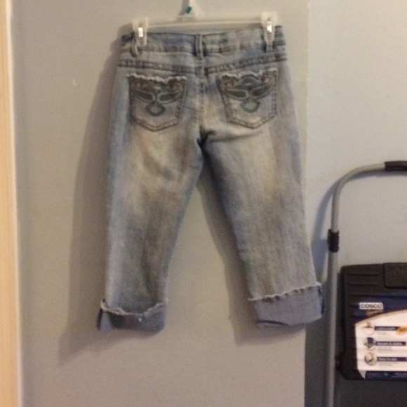 No boundaries capris - Picture 3 of 3