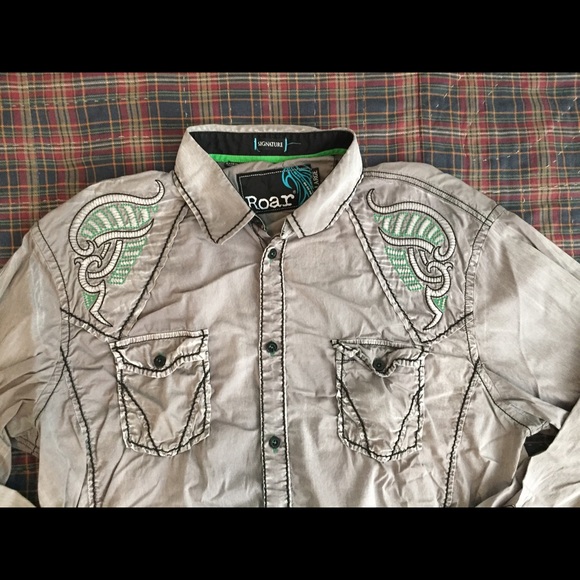 Long-sleeve Roar button-down