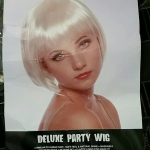 Halloween Platinum blonde Short wig( can bundle)