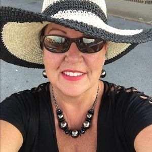 Meet your Posher, Rhonda