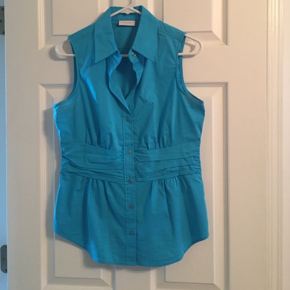 NY and Company beautiful sleeveless top. Size M.