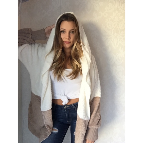 ••2XStocked••Two tone sweater - Picture 3 of 4