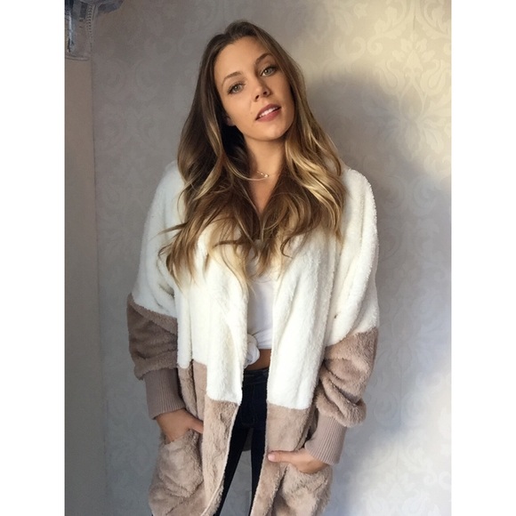 ••2XStocked••Two tone sweater - Picture 4 of 4