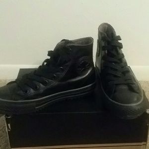 Black leather converse all stars