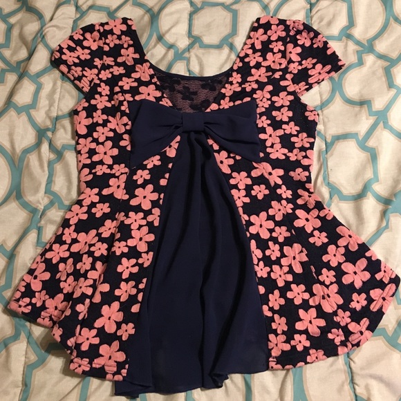 Flowered Top - Picture 2 of 2