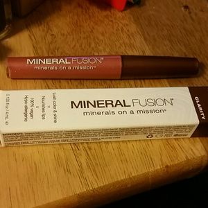 Mineral Fusion Lip Gloss in Clarity