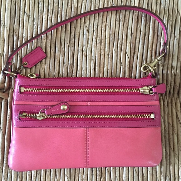 For @vcboutique Pink leather Coach mini purse