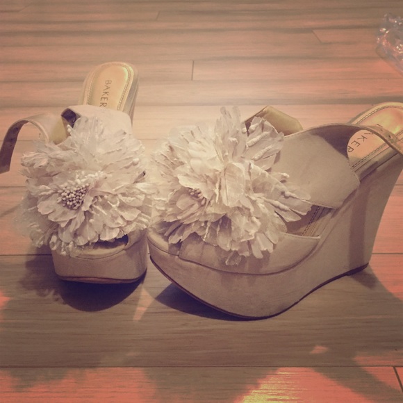 Bakers  "lovely" flower wedges