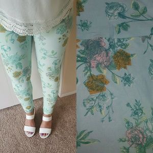 Lularoe OS light blue turquoise floral leggings.