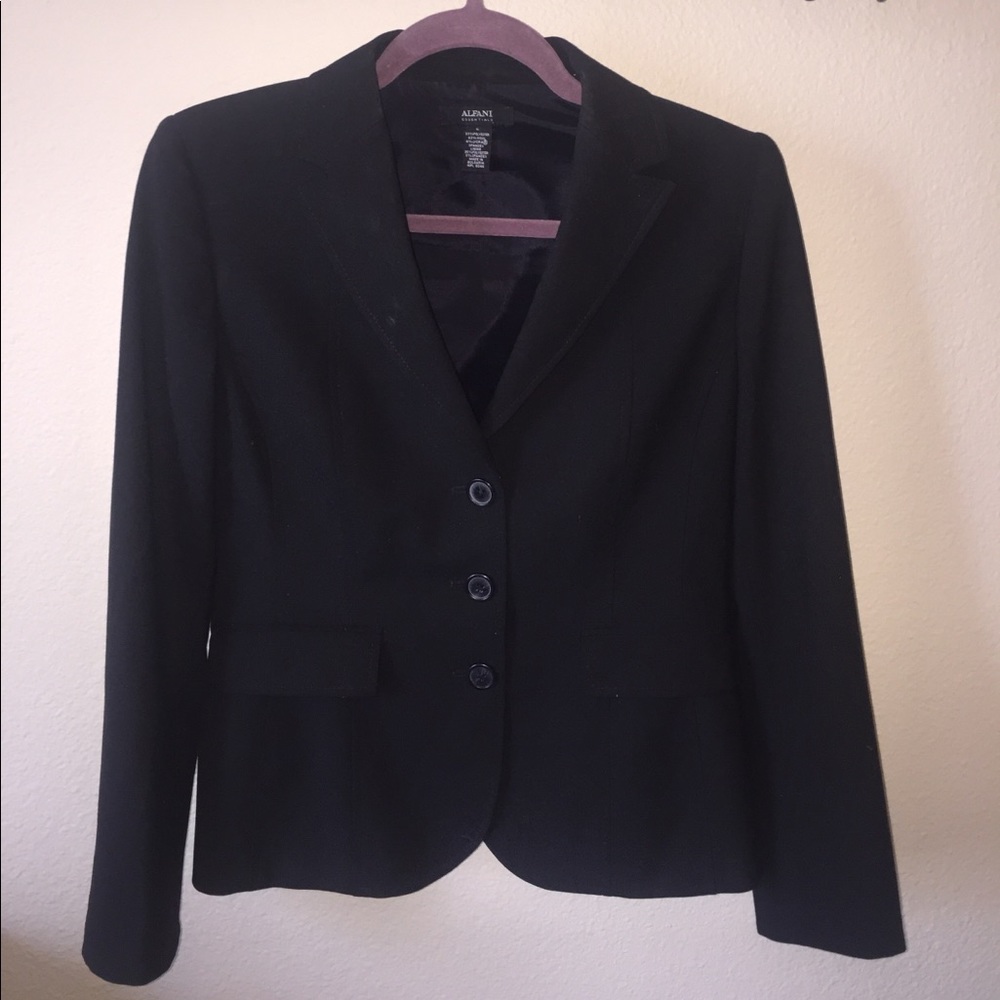 ALFANI tailored blazer size 4. Amazing condition.