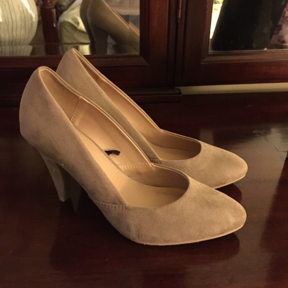 Tan suede forever 21 heals never worn!