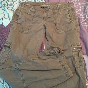 American Eagle Outfitters olive cargo pants. Size6