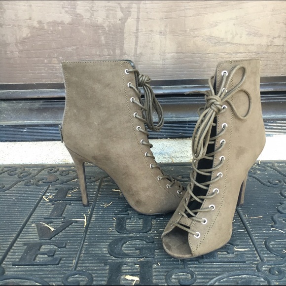 Olivia peep toe heels 💋 - Picture 2 of 4