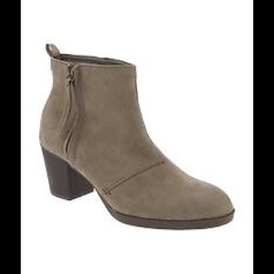 NWT Old Navy Gray brown Booties 7