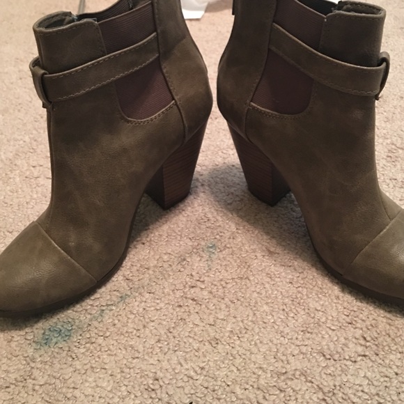 Taupe booties - Picture 3 of 4
