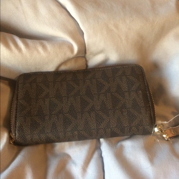Michael Kors wallet - Picture 2 of 3
