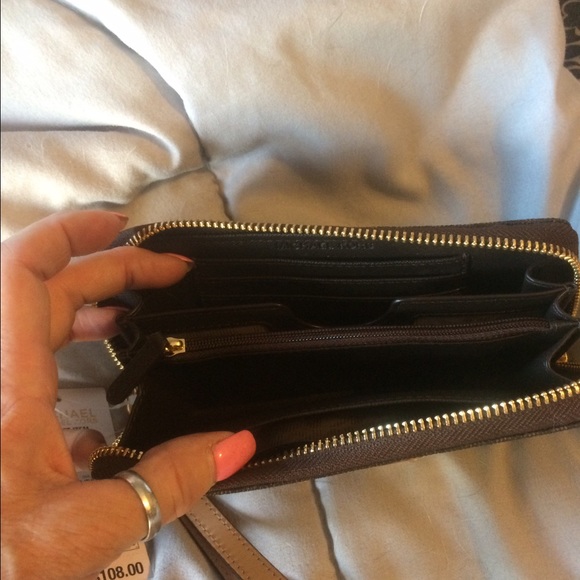 Michael Kors wallet - Picture 3 of 3