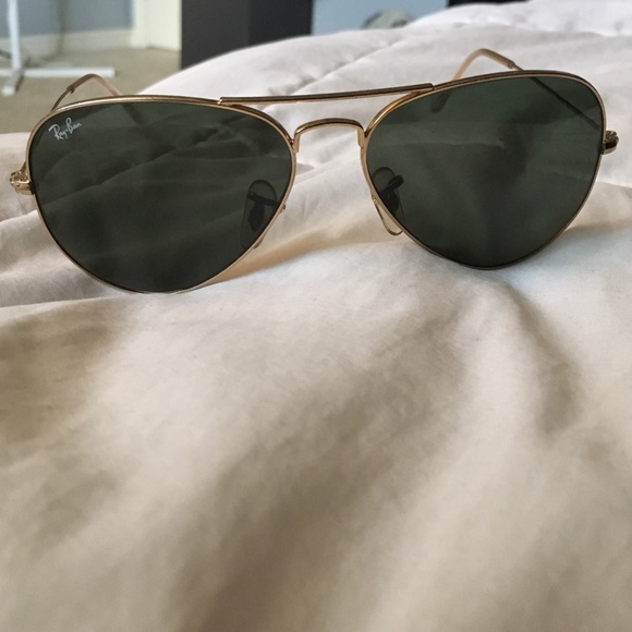 RAYBAN AVIATORS/ GOLD TRIM/ CLASSICS