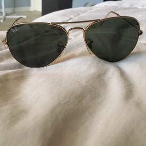 RAYBAN AVIATORS/ GOLD TRIM/ CLASSICS
