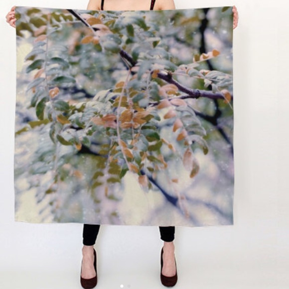 TRUE WEARABLE ART.....DO YOU BELIEVE THIS SCARF.??