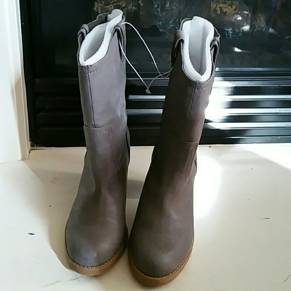 Old Navy cowboy boots - Picture 2 of 4