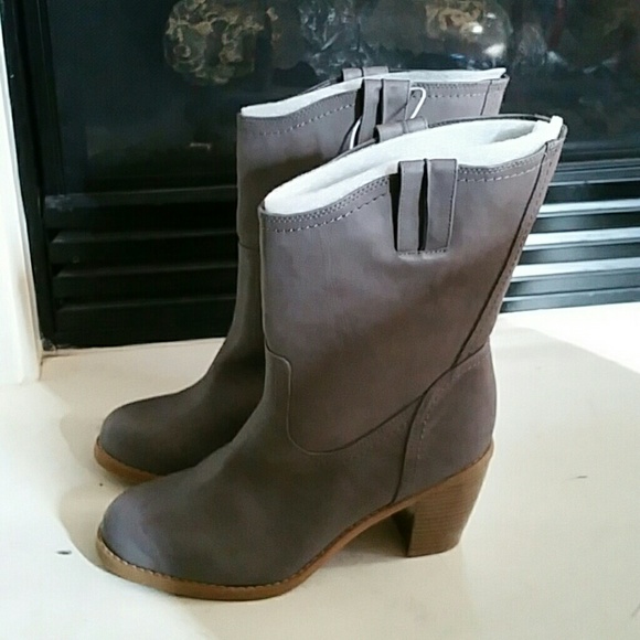 Old Navy cowboy boots - Picture 3 of 4