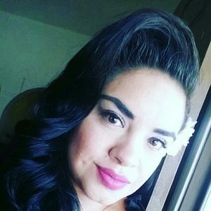 Meet your Posher, Claudia