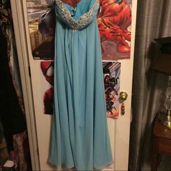 Prom dress - Picture 2 of 4