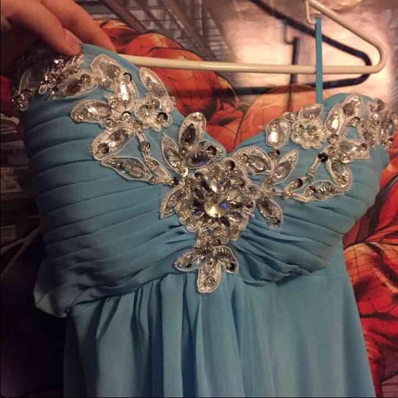 Prom dress - Picture 3 of 4