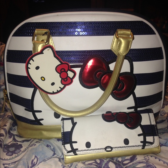 Authentic Hello Kitty Pocketbook And Wallet